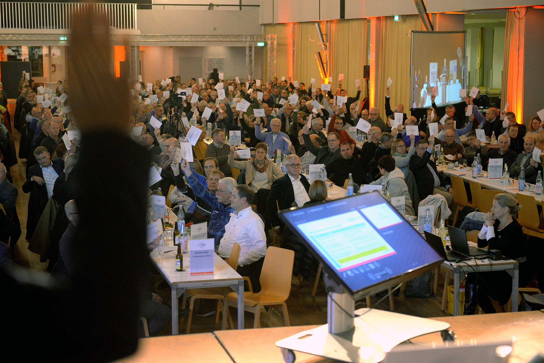 290 Verbandsvertreter entschieden über wichtige Weichenstellungen im Gemeindeverband Mitte im Erzbistum Paderborn.